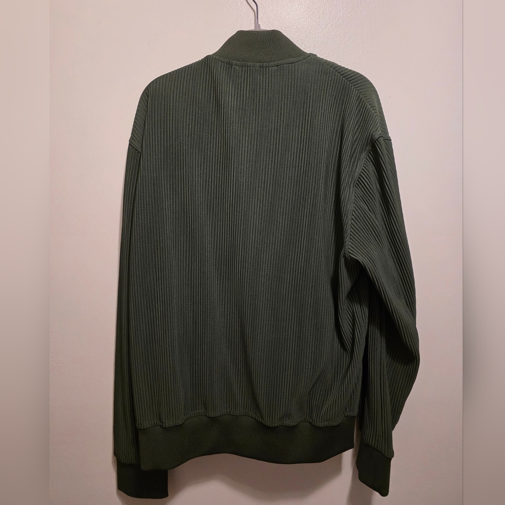 Zara Green Bomber Jacket Stylish and Versatile - Picture 2 of 3